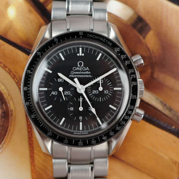 cafe-noir-montre-vintage-marseille-horloger-omega-speedmaster-professional-moonwatch-1450022-1990