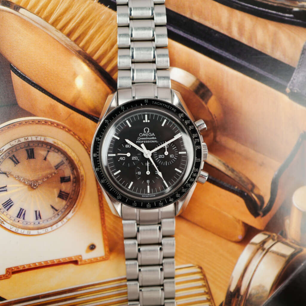cafe-noir-montre-vintage-marseille-horloger-omega-speedmaster-professional-moonwatch-1450022-1990