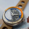 cafe-noir-montre-vintage-marseille-horloger-venus-skin-diver-bakelite-orange-1970