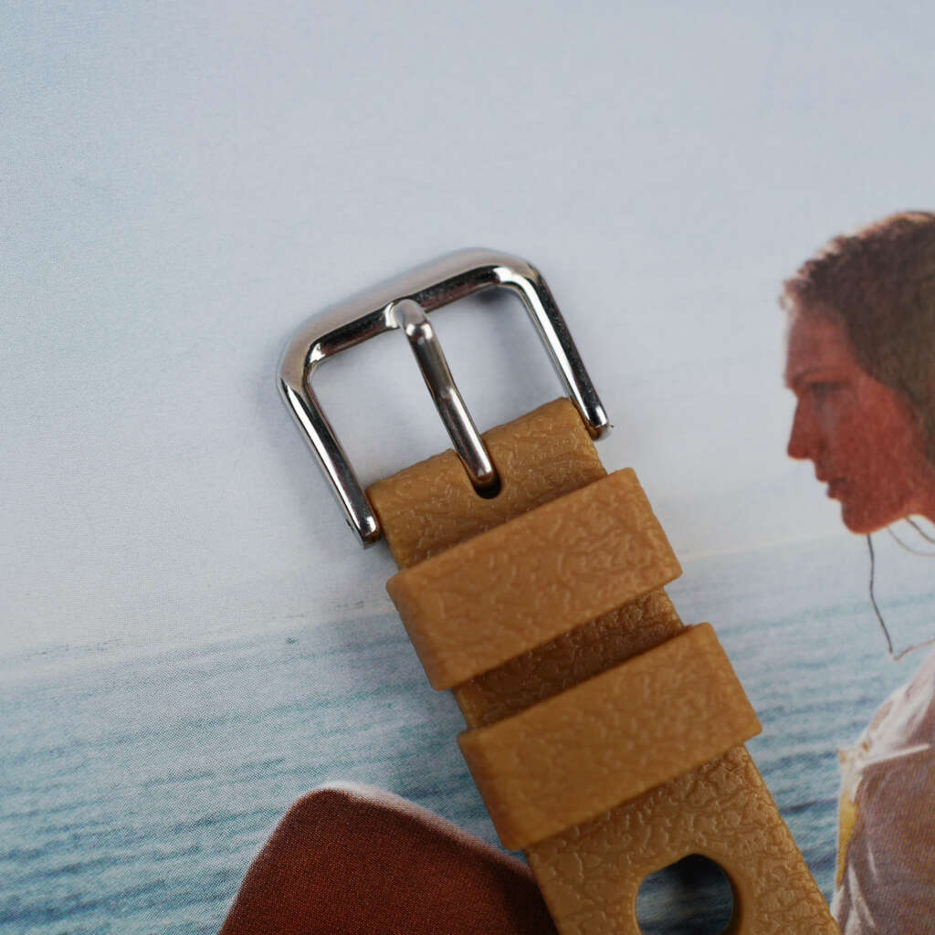 cafe-noir-montre-vintage-marseille-horloger-venus-skin-diver-bakelite-orange-1970