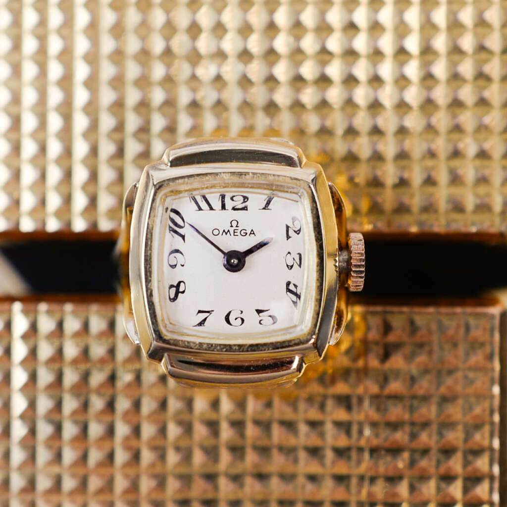 cafe-noir-montre-vintage-marseille-horloger-omega-bague-montre-mecanique-or-1960