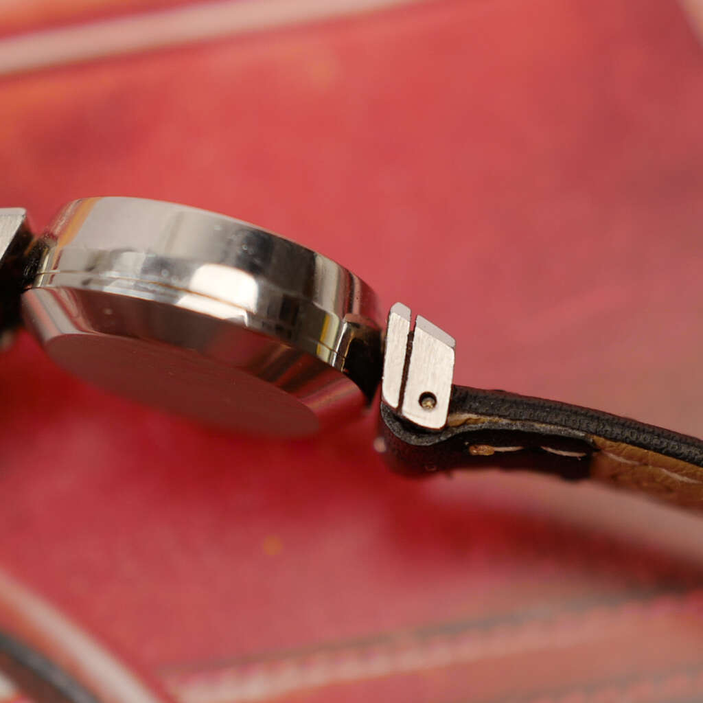 cafe-noir-montre-vintage-marseille-horloger-omega-de-ville-mini-montre-art-deco-femme-1980