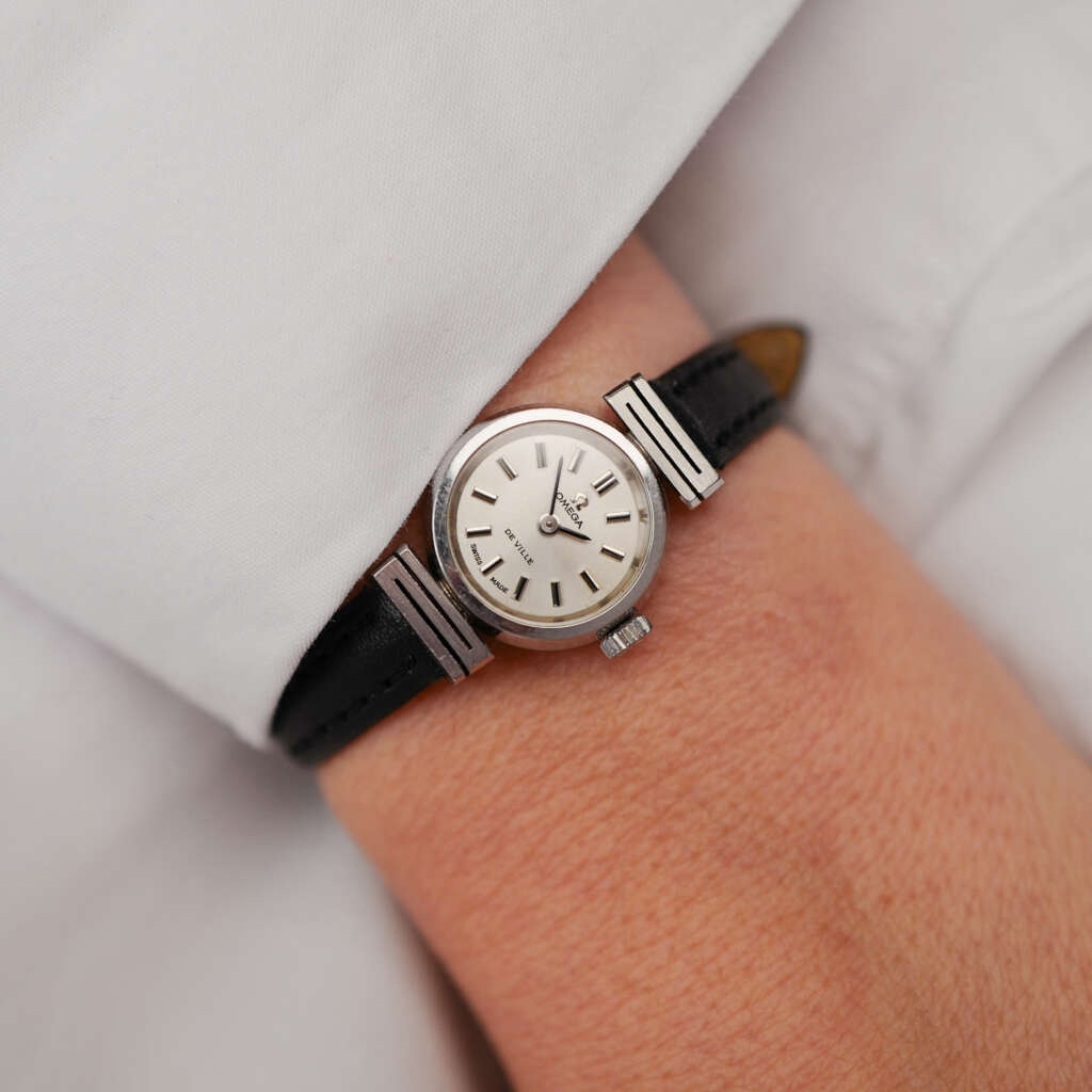 cafe-noir-montre-vintage-marseille-horloger-omega-de-ville-mini-montre-art-deco-femme-1980