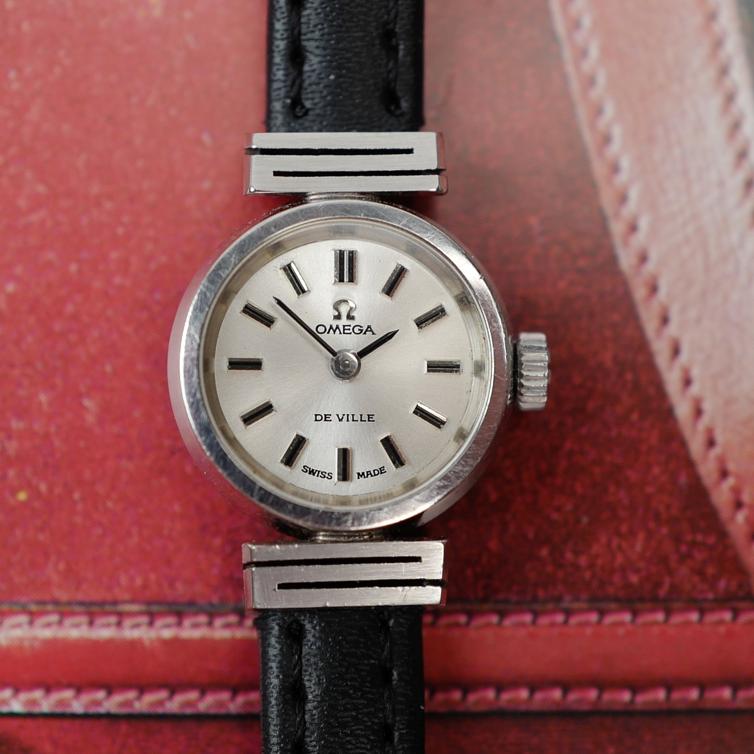 OMEGA De Ville « Mini-Montre Art Déco » pour femme (vintage 1970)