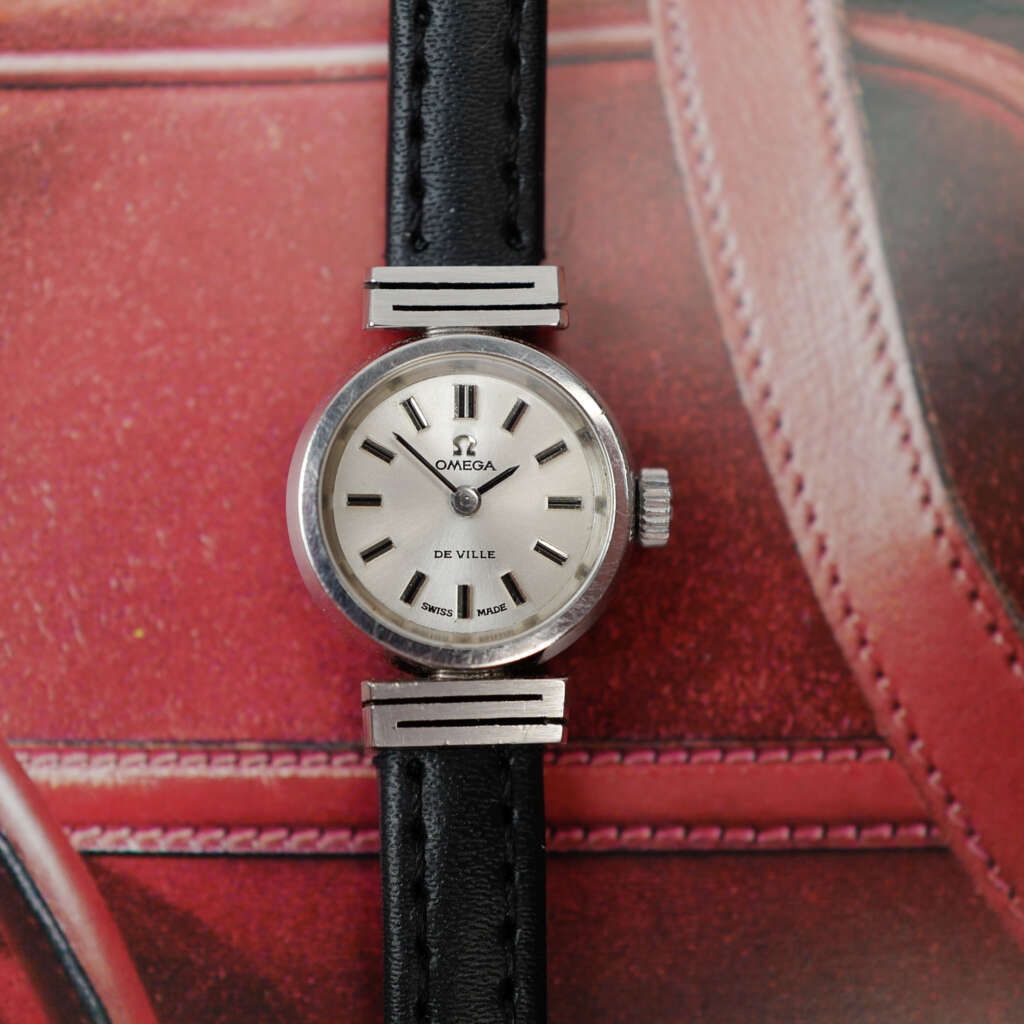 cafe-noir-montre-vintage-marseille-horloger-omega-de-ville-mini-montre-art-deco-femme-1980