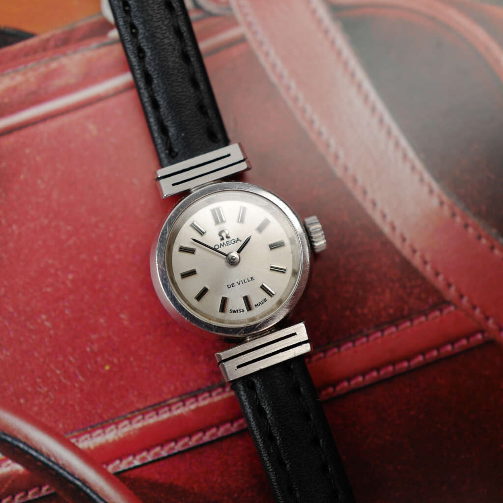 cafe-noir-montre-vintage-marseille-horloger-omega-de-ville-mini-montre-art-deco-femme-1980
