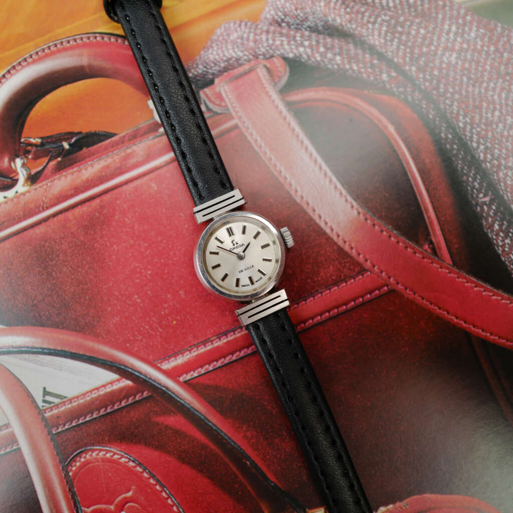 cafe-noir-montre-vintage-marseille-horloger-omega-de-ville-mini-montre-art-deco-femme-1980