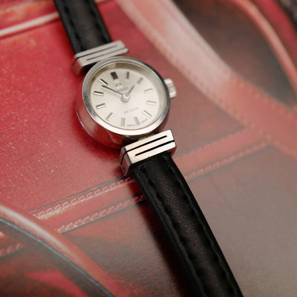 cafe-noir-montre-vintage-marseille-horloger-omega-de-ville-mini-montre-art-deco-femme-1980