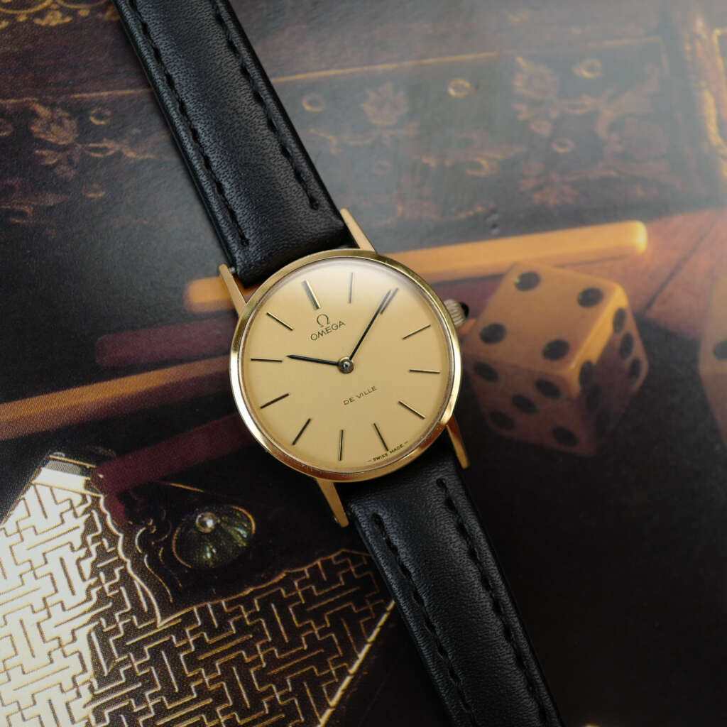 cafe-noir-montre-vintage-marseille-horloger-omega-de-ville-mini-montre-chic-femme-1980