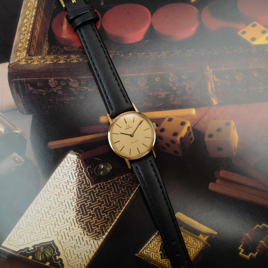 cafe-noir-montre-vintage-marseille-horloger-omega-de-ville-mini-montre-chic-femme-1980