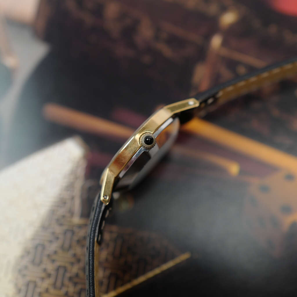 cafe-noir-montre-vintage-marseille-horloger-omega-de-ville-mini-montre-chic-femme-1980