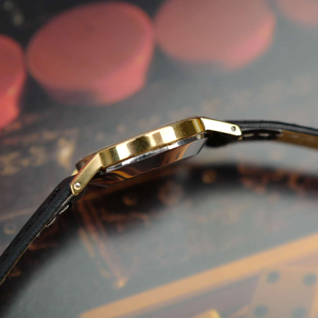 cafe-noir-montre-vintage-marseille-horloger-omega-de-ville-mini-montre-chic-femme-1980