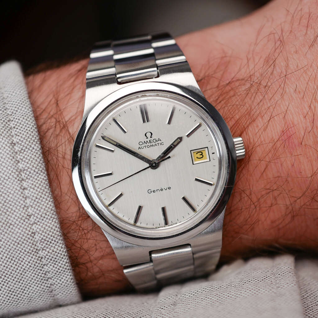 cafe-noir-montre-vintage-marseille-horloger-omega-geneve-1660174-bracelet-integre-1974