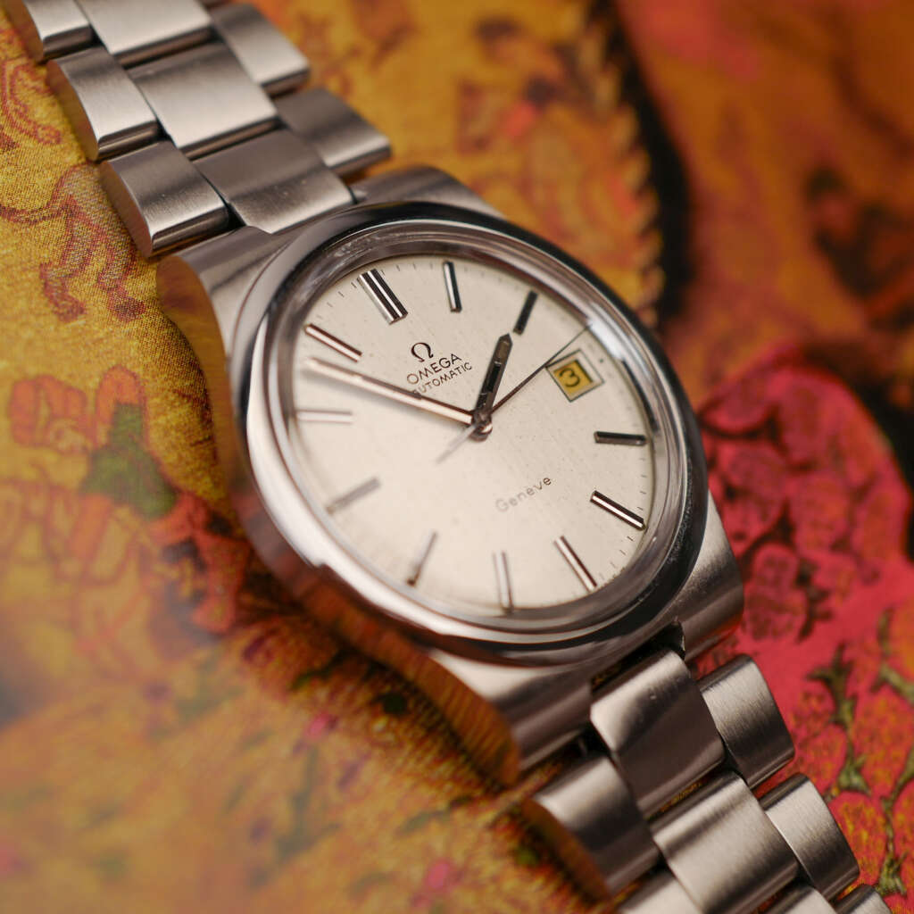 cafe-noir-montre-vintage-marseille-horloger-omega-geneve-1660174-bracelet-integre-1974