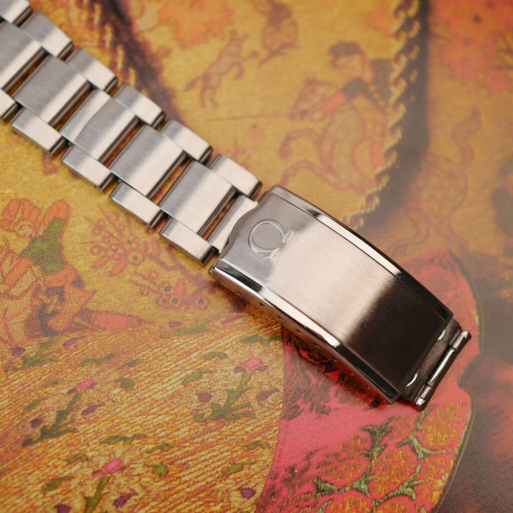 cafe-noir-montre-vintage-marseille-horloger-omega-geneve-1660174-bracelet-integre-1974