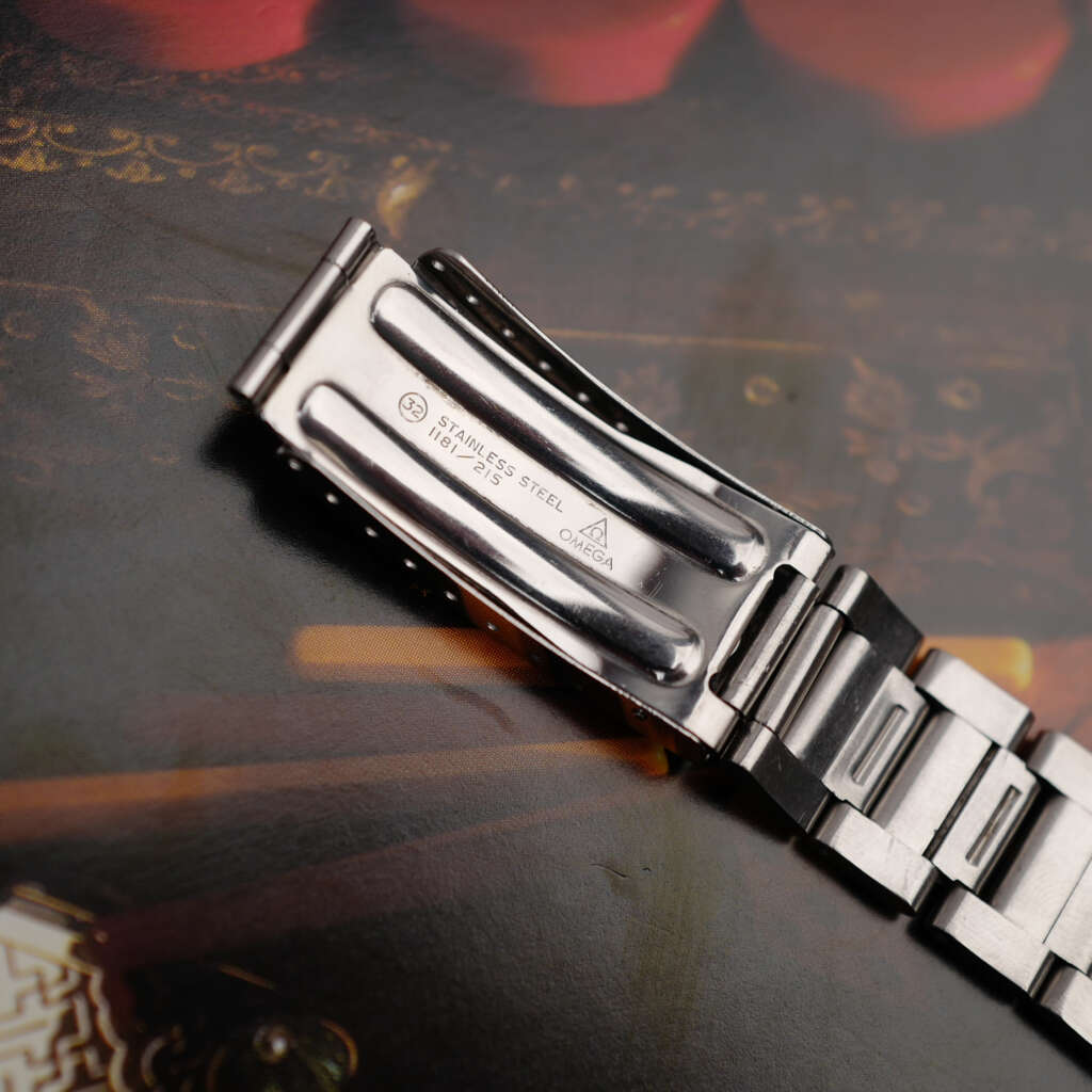 cafe-noir-montre-vintage-marseille-horloger-cartier-tank-must-burgundy-glossy-vintage-1980