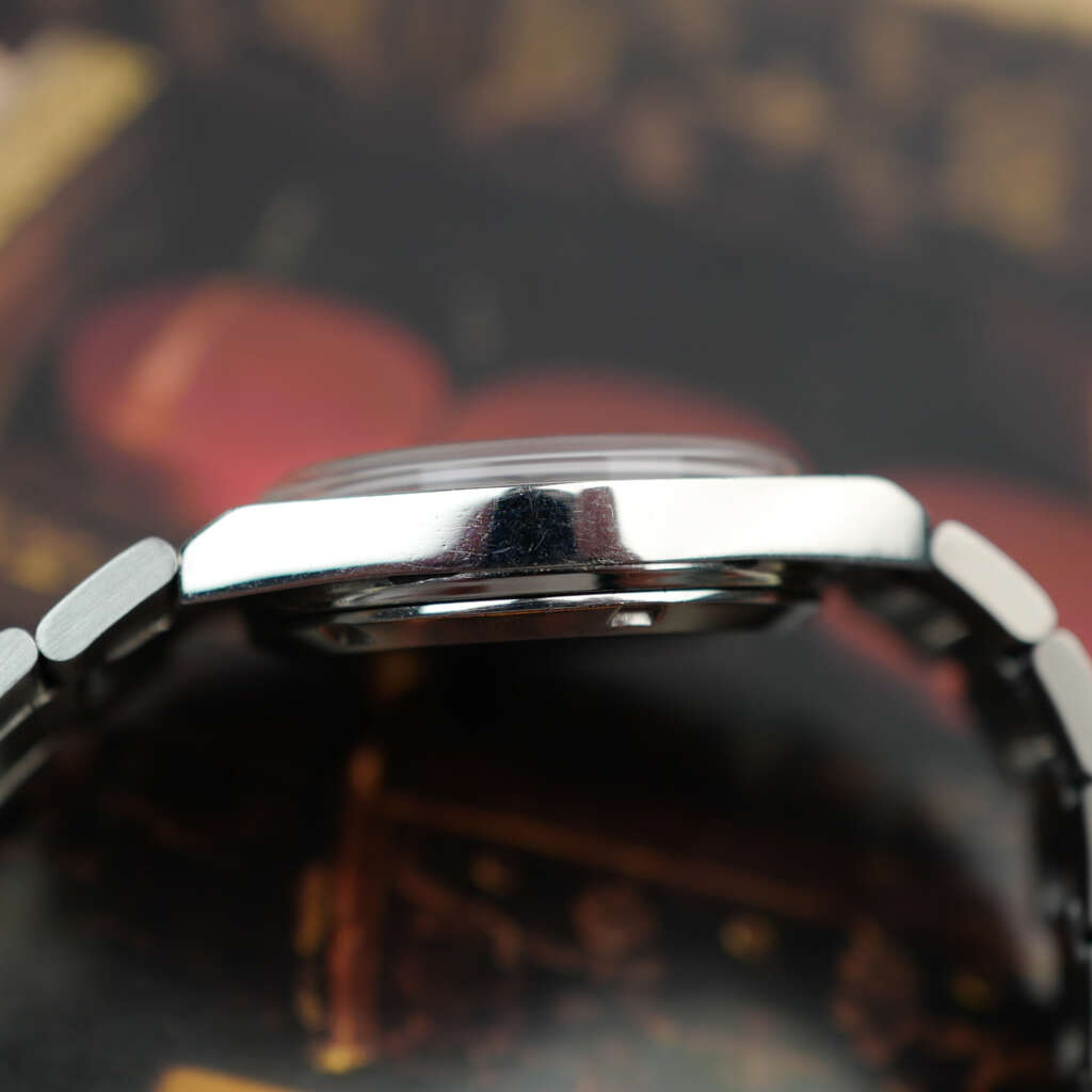 cafe-noir-montre-vintage-marseille-horloger-cartier-tank-must-burgundy-glossy-vintage-1980
