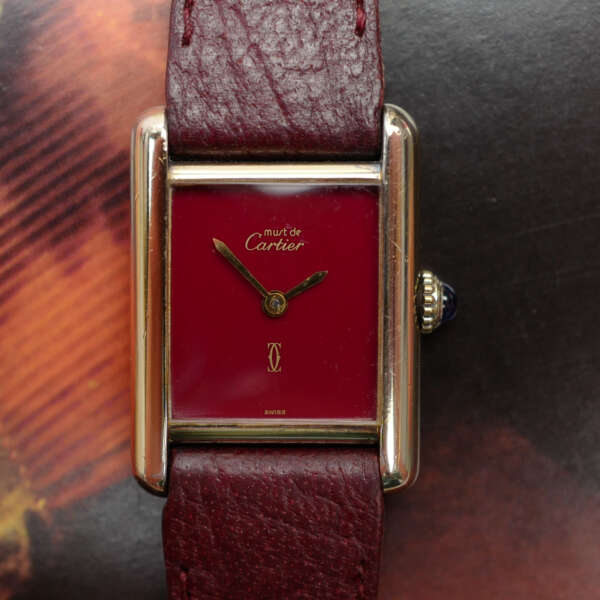 cafe-noir-montre-vintage-marseille-horloger-cartier-tank-must-burgundy-glossy-vintage-1980