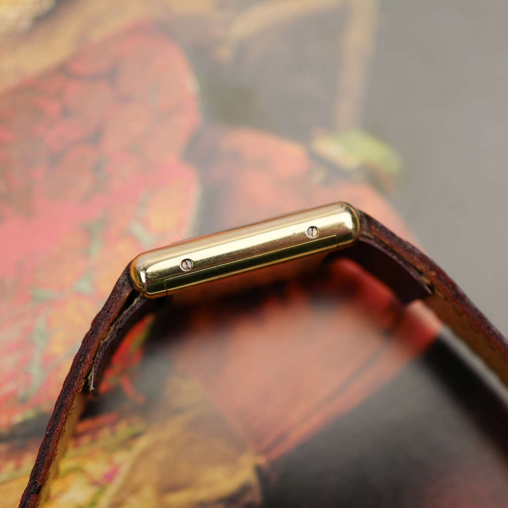 cafe-noir-montre-vintage-marseille-horloger-cartier-tank-must-burgundy-glossy-vintage-1980