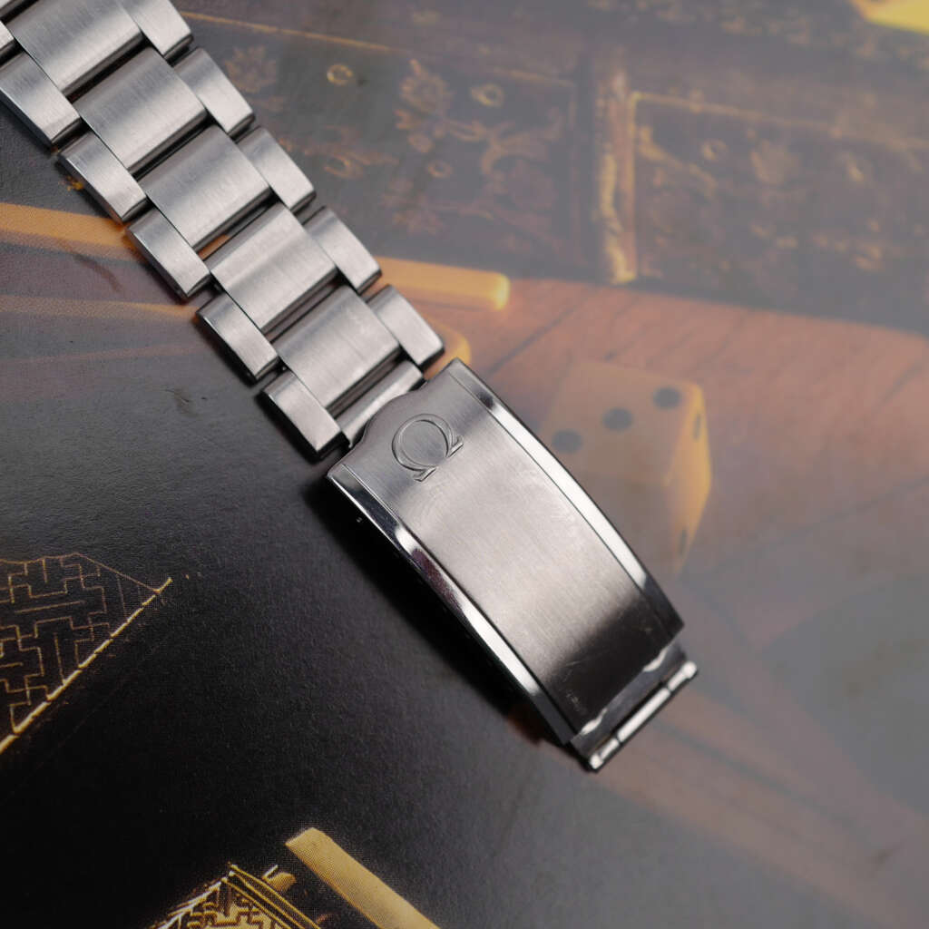 cafe-noir-montre-vintage-marseille-horloger-cartier-tank-must-burgundy-glossy-vintage-1980