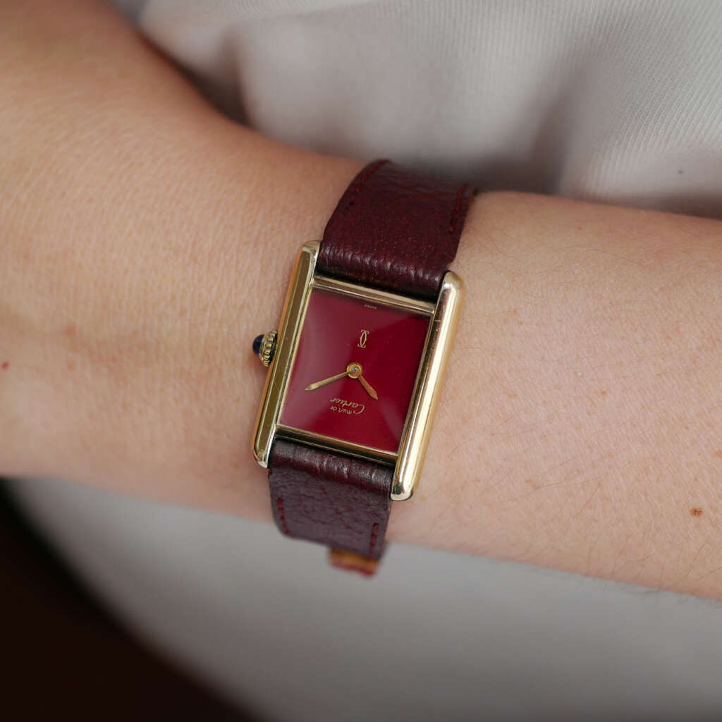 cafe-noir-montre-vintage-marseille-horloger-cartier-tank-must-burgundy-glossy-vintage-1980