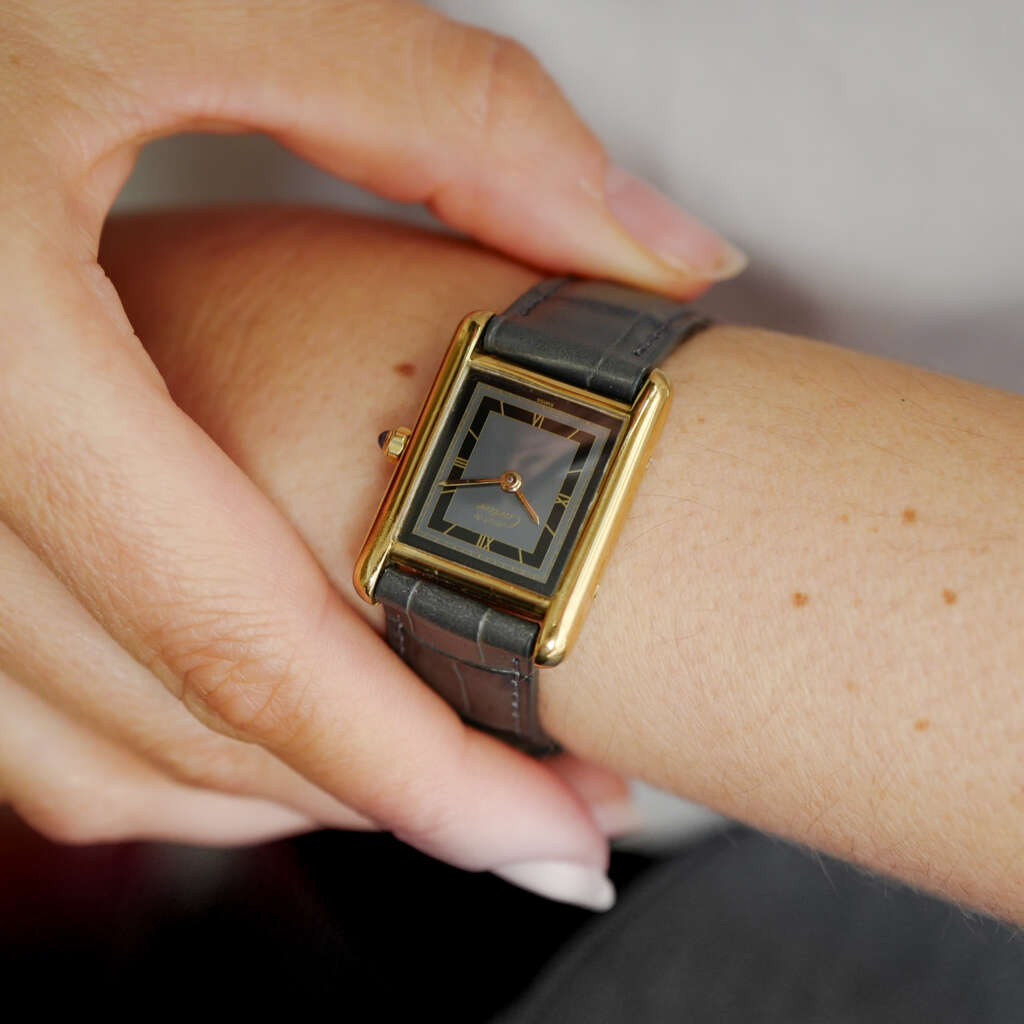 cafe-noir-montre-vintage-marseille-horloger-cartier-tank-must-pm-cadran-noir-sectoriel-1990