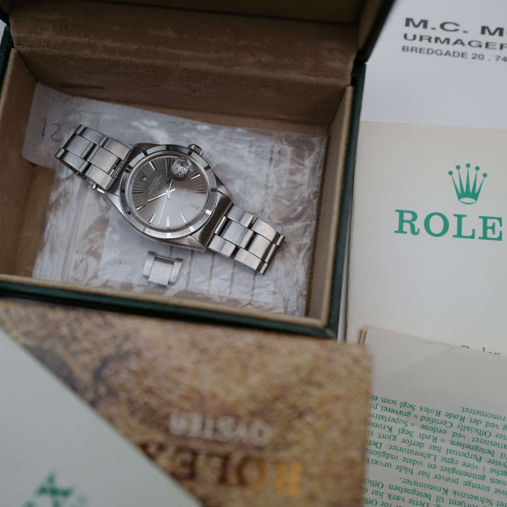 cafe-noir-montre-vintage-marseille-horloger-rolex-oyster-perpetual-date-1501-radial-grey-tritium-full-set-1974