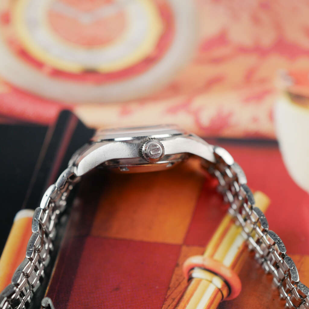 cafe-noir-montre-vintage-marseille-horloger-universal-geneve-mini-polerouter-lady-gay-freres-1960