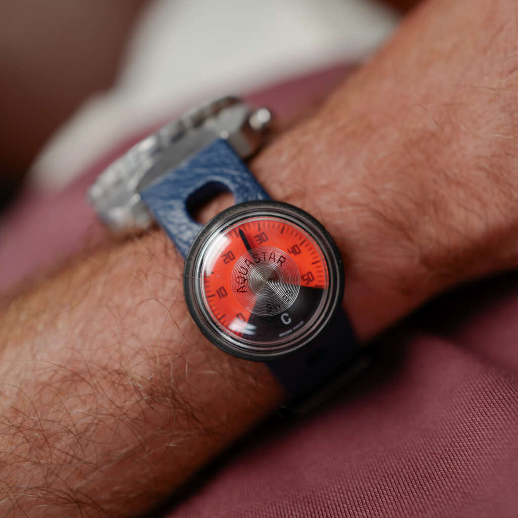 cafe-noir-montre-vintage-marseille-horloger-aquastar-benthos-500-deep-diver-1960-thermometre