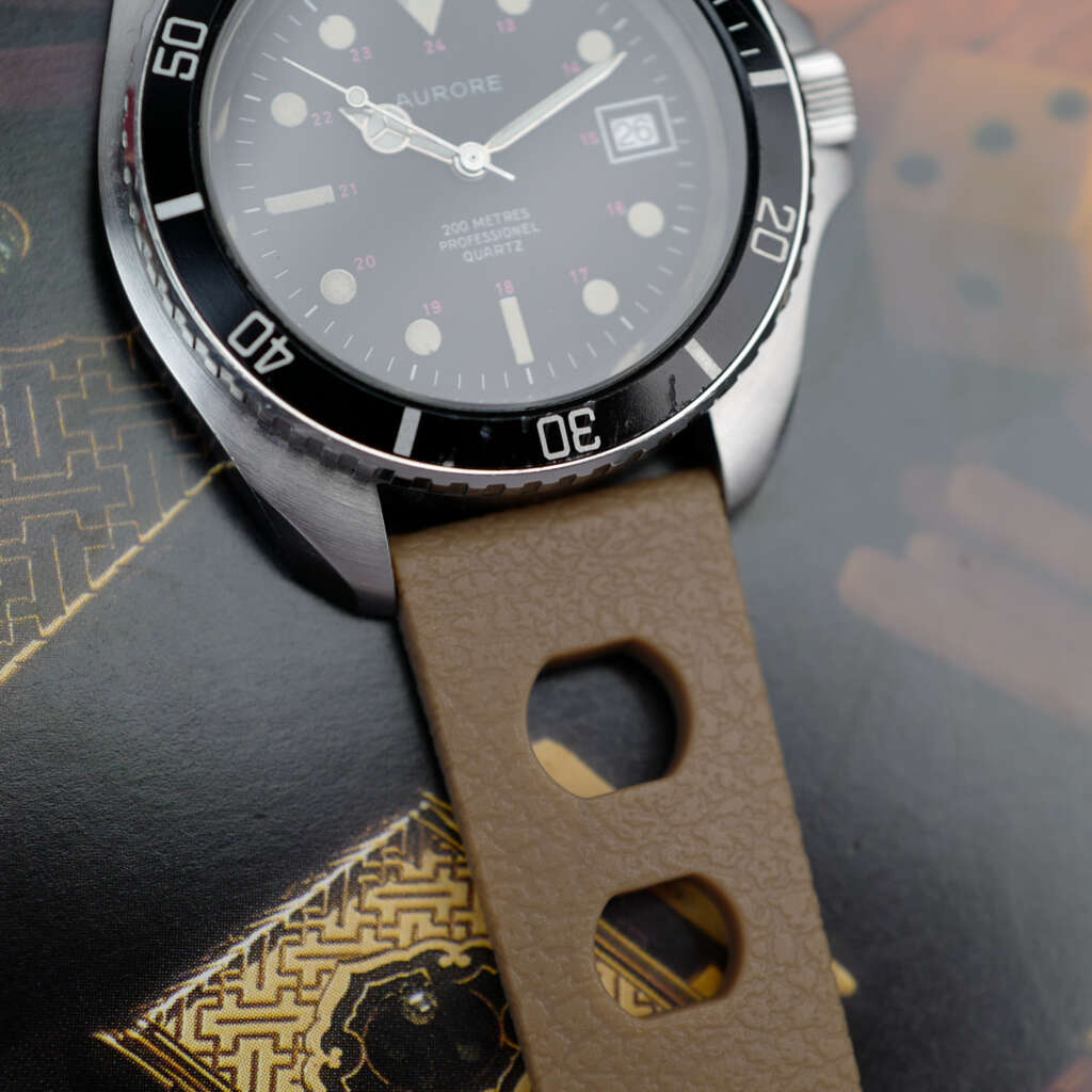 cafe-noir-montre-vintage-marseille-horloger-aurore-professional-monnin-case-diver-1970