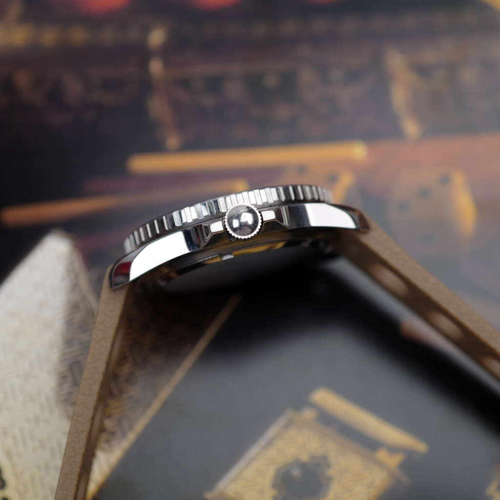 cafe-noir-montre-vintage-marseille-horloger-aurore-professional-monnin-case-diver-1970