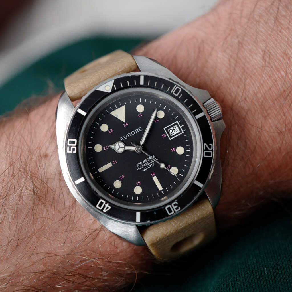 cafe-noir-montre-vintage-marseille-horloger-aurore-professional-monnin-case-diver-1970
