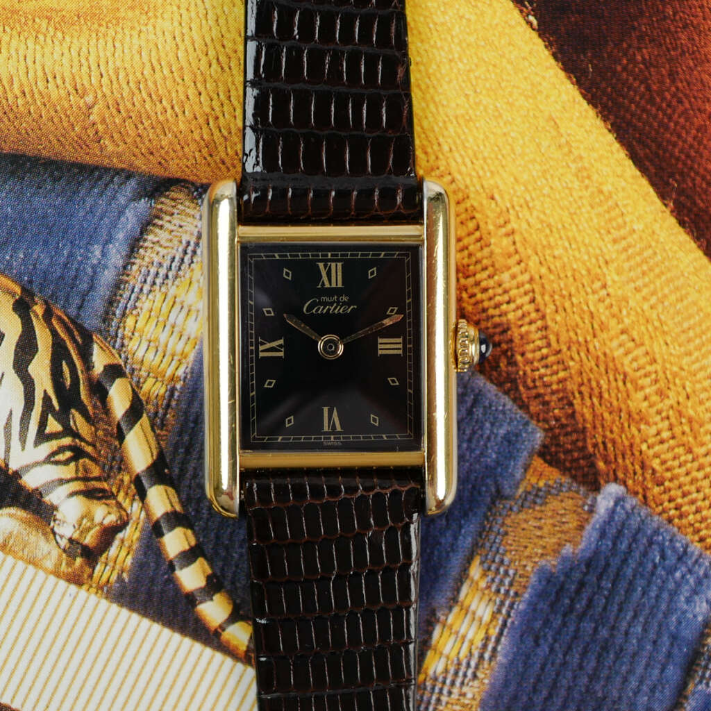 cafe-noir-montre-vintage-marseille-horloger-cartier-tank-must-art-deco-noir-1980-femme