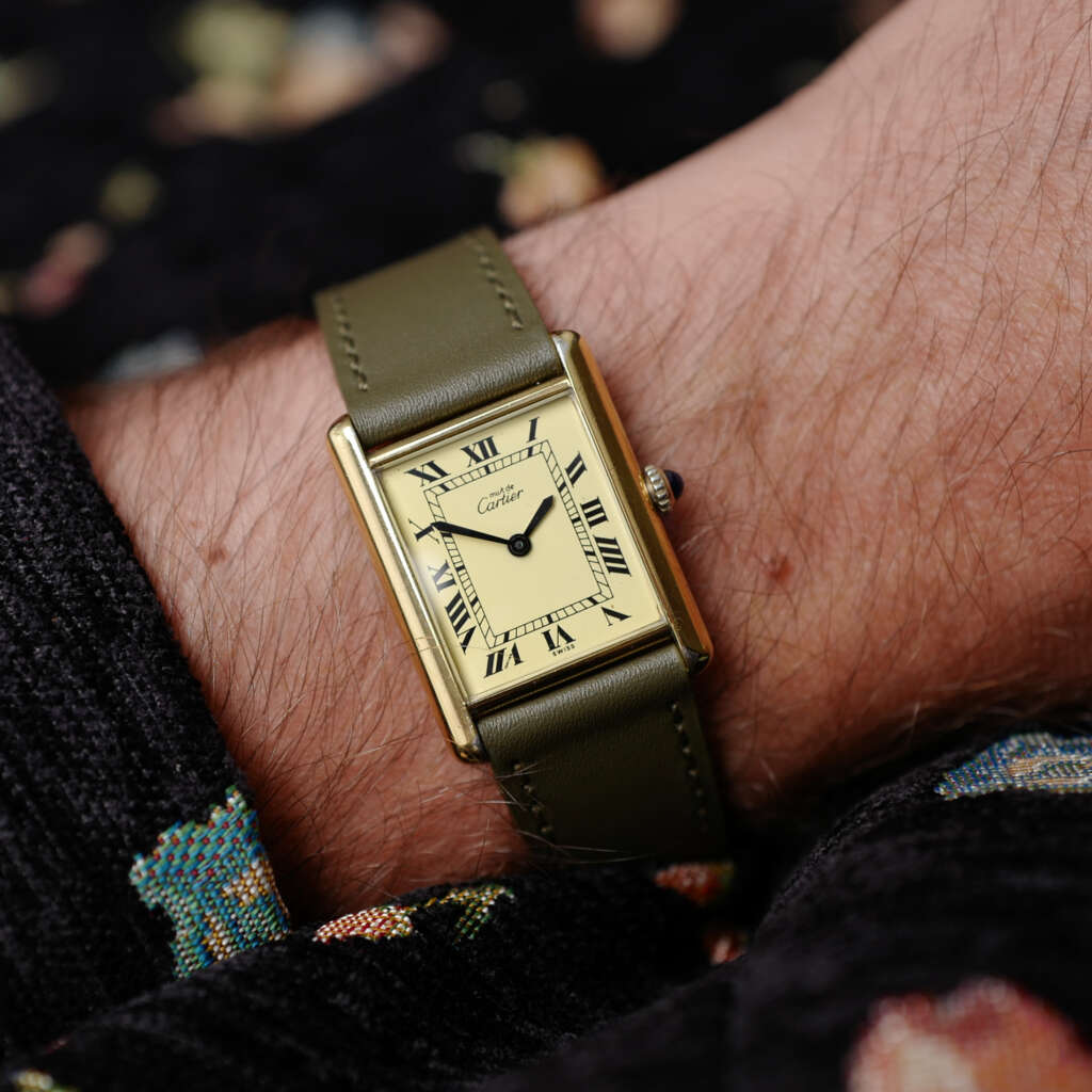 cafe-noir-montre-vintage-marseille-horloger-cartier-tank-must-grand-modele-dore-mecanique-1980