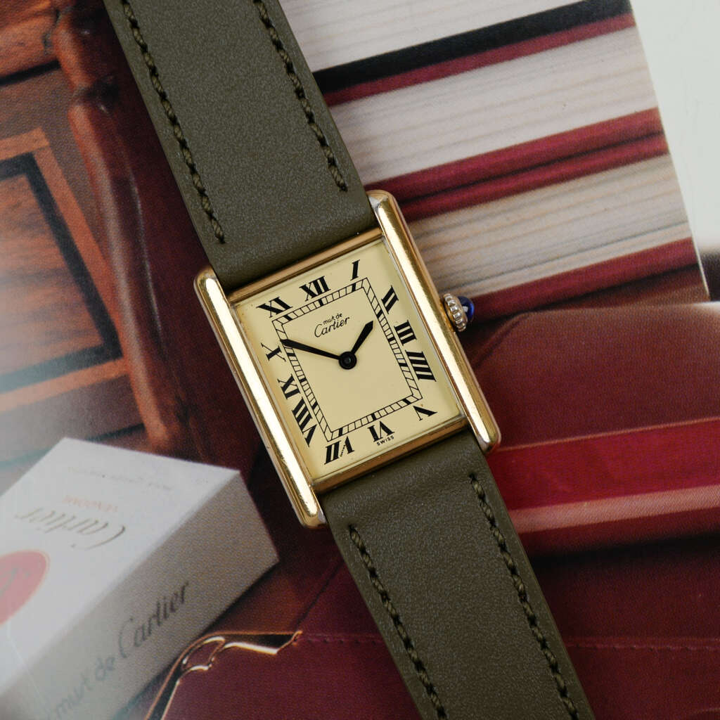 cafe-noir-montre-vintage-marseille-horloger-cartier-tank-must-grand-modele-dore-mecanique-1980