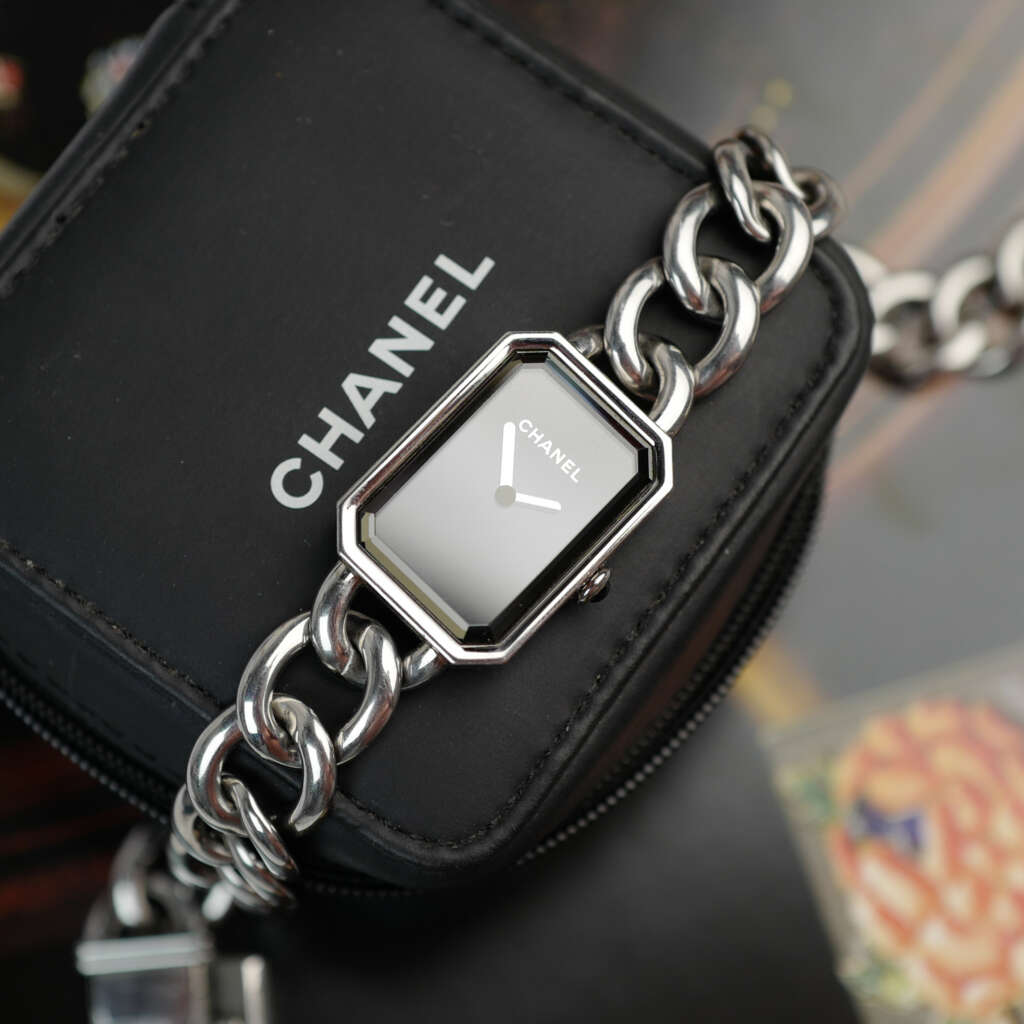cafe-noir-montre-vintage-marseille-horloger-chanel-premiere-double-tour-ref-32129-quartz-femme-2010