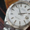 cafe-noir-montre-vintage-marseille-horloger-rolex-datejust-turn-o-graph-1625-blanc-1966