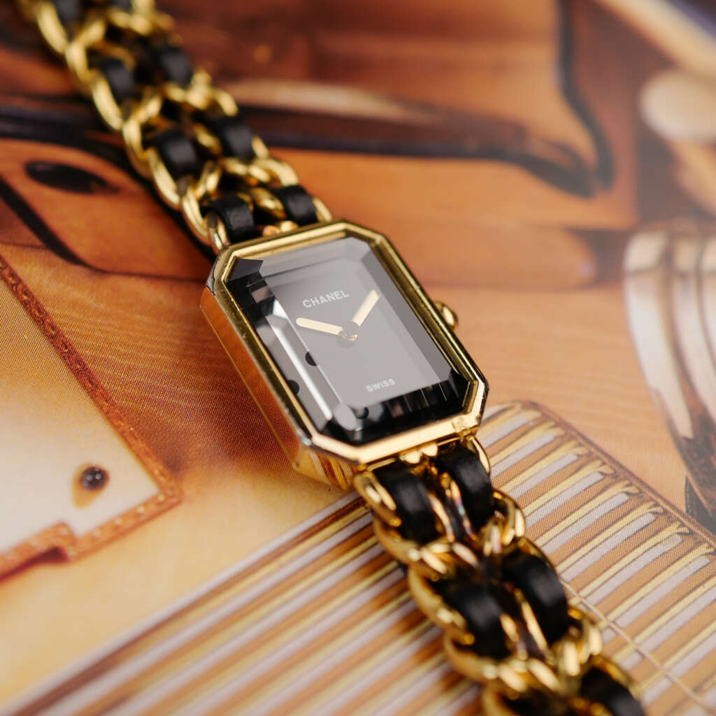 cafe-noir-montre-vintage-marseille-horloger-chanel-premiere-femme-quartz-2010