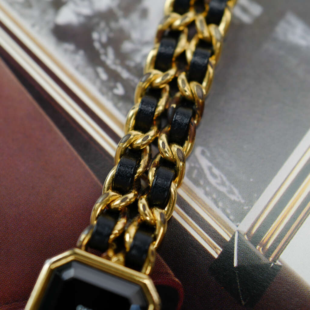 cafe-noir-montre-vintage-marseille-horloger-chanel-premiere-femme-quartz-2010