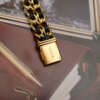 cafe-noir-montre-vintage-marseille-horloger-chanel-premiere-femme-quartz-2010