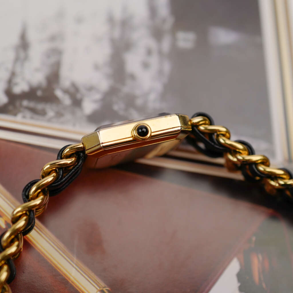 cafe-noir-montre-vintage-marseille-horloger-chanel-premiere-femme-quartz-2010