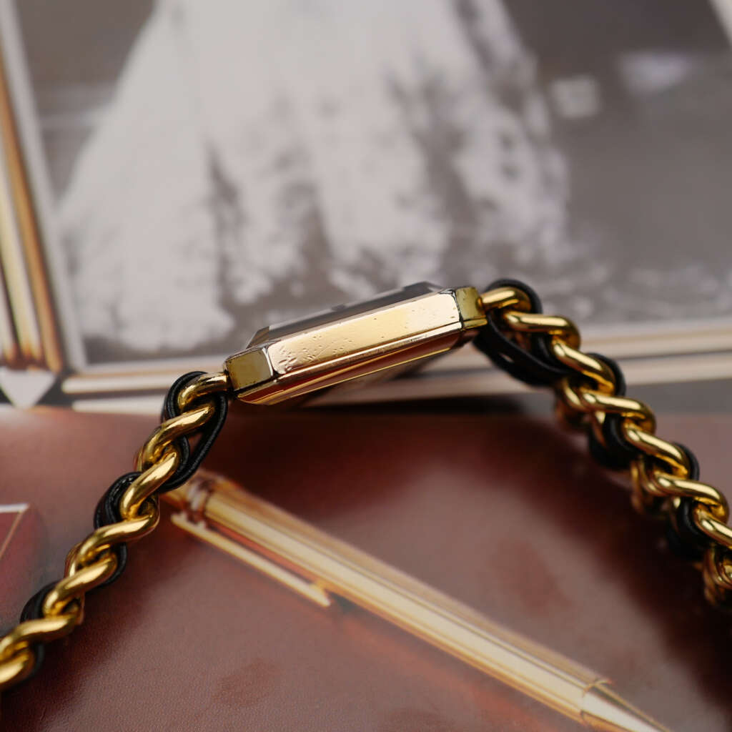cafe-noir-montre-vintage-marseille-horloger-chanel-premiere-femme-quartz-2010