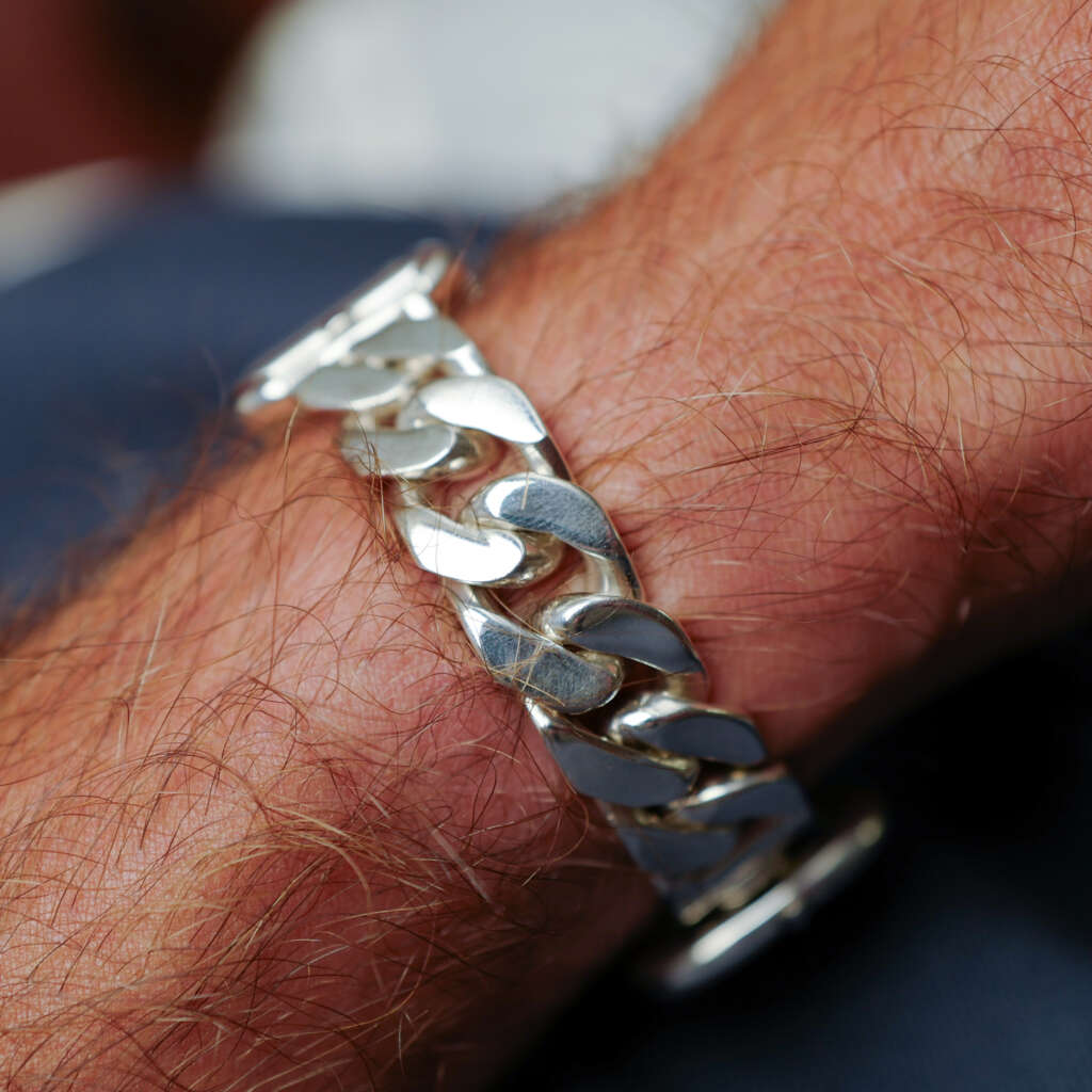 cafe-noir-montre-vintage-marseille-horloger-hermes-nantucket-chaine-argent-massif-1990