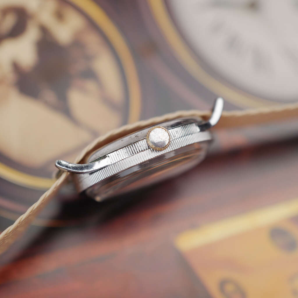 cafe-noir-montre-vintage-marseille-horloger-universal-geneve-avia-tritium-1950_10 cafe-noir-montre-vintage-marseille-horloger-universal-geneve-avia-tritium-1950