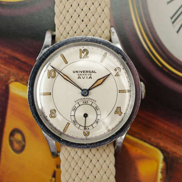 cafe-noir-montre-vintage-marseille-horloger-universal-geneve-avia-tritium-1950