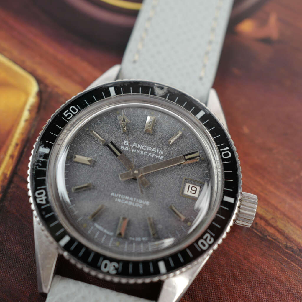 cafe-noir-montre-vintage-marseille-horloger-blancpain-bathyscaphe-37mm-cadran-gris-tritium