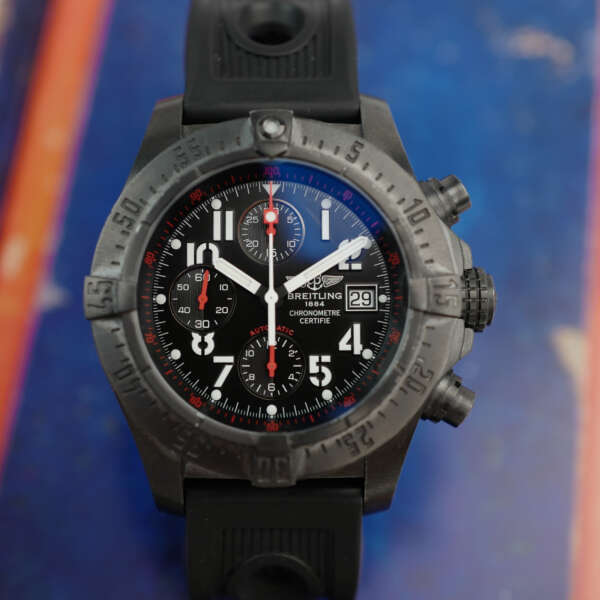 cafe-noir-montre-vintage-marseille-horloger-breitling-avenger-skyland-m13380-blacksteel