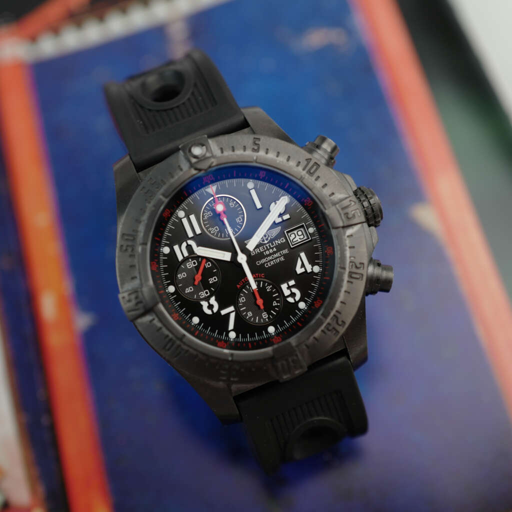 cafe-noir-montre-vintage-marseille-horloger-breitling-avenger-skyland-m13380-blacksteel