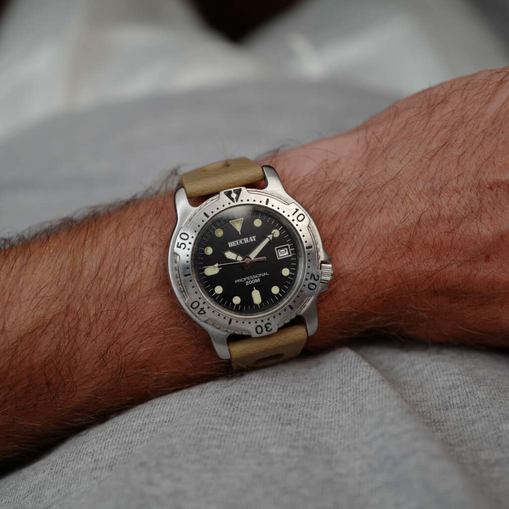 cafe-noir-montre-vintage-marseille-horloger-beuchat-professional-200m-1990