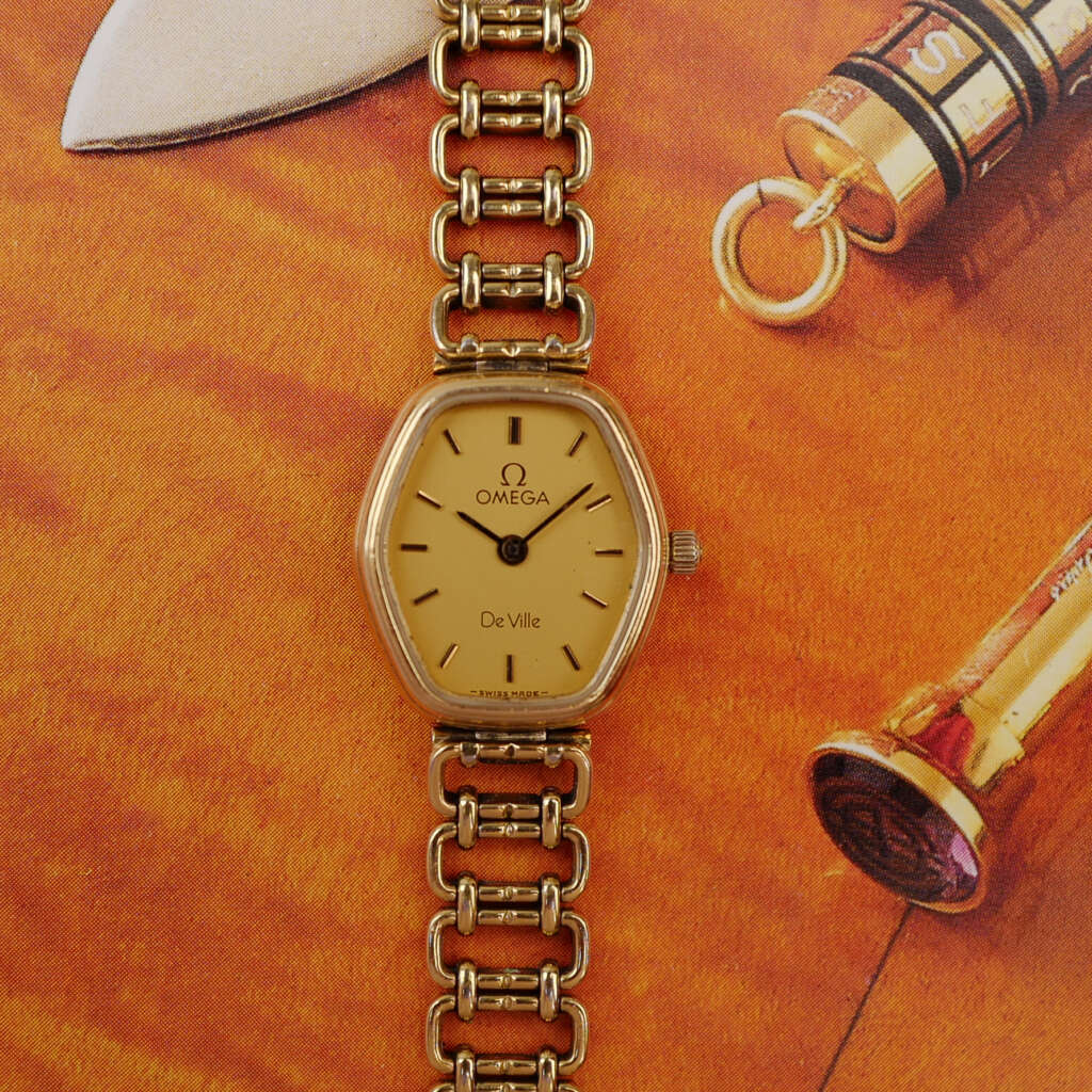 cafe-noir-montre-vintage-marseille-horloger-omega-de-ville-mini-ellipse-doree